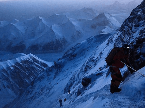 Descending Mount Everest after oxygen regulator malfunction (c) N. Beidleman